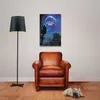 A poster of a movie is hanging on the wall above a leather armchair, with a floor lamp to the left and a dog lying on the floor to the right. Anteprima dell’immagine prodotto