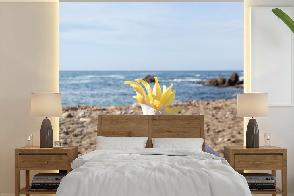 MuchoWow Fototapete für Wohnzimmer oder Schlafzimmer Wandtapete Vinyl Motivtapete Ein weiß-gelber Kakadu am Strand - 350x350 cm - Schlafzimmert...