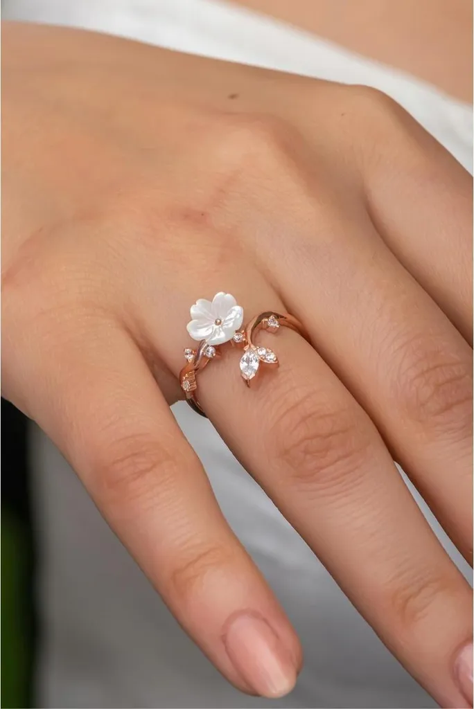 Bague ajustable femme en argent 925 et magnolia serti de oxydes zircons