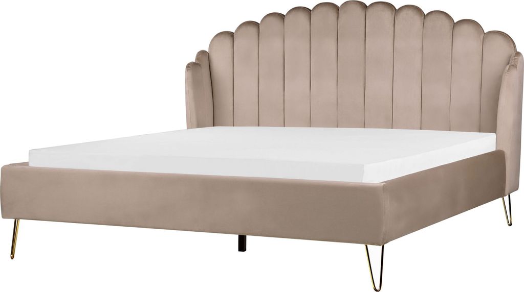BELIANI Polsterbett Taupe Samtstoff Gesteppt mit Lattenrost 180x200 cm Hohes Kopfteil Muschelform Goldene Metallbeine Modern Schlafzimmer Doppelbett