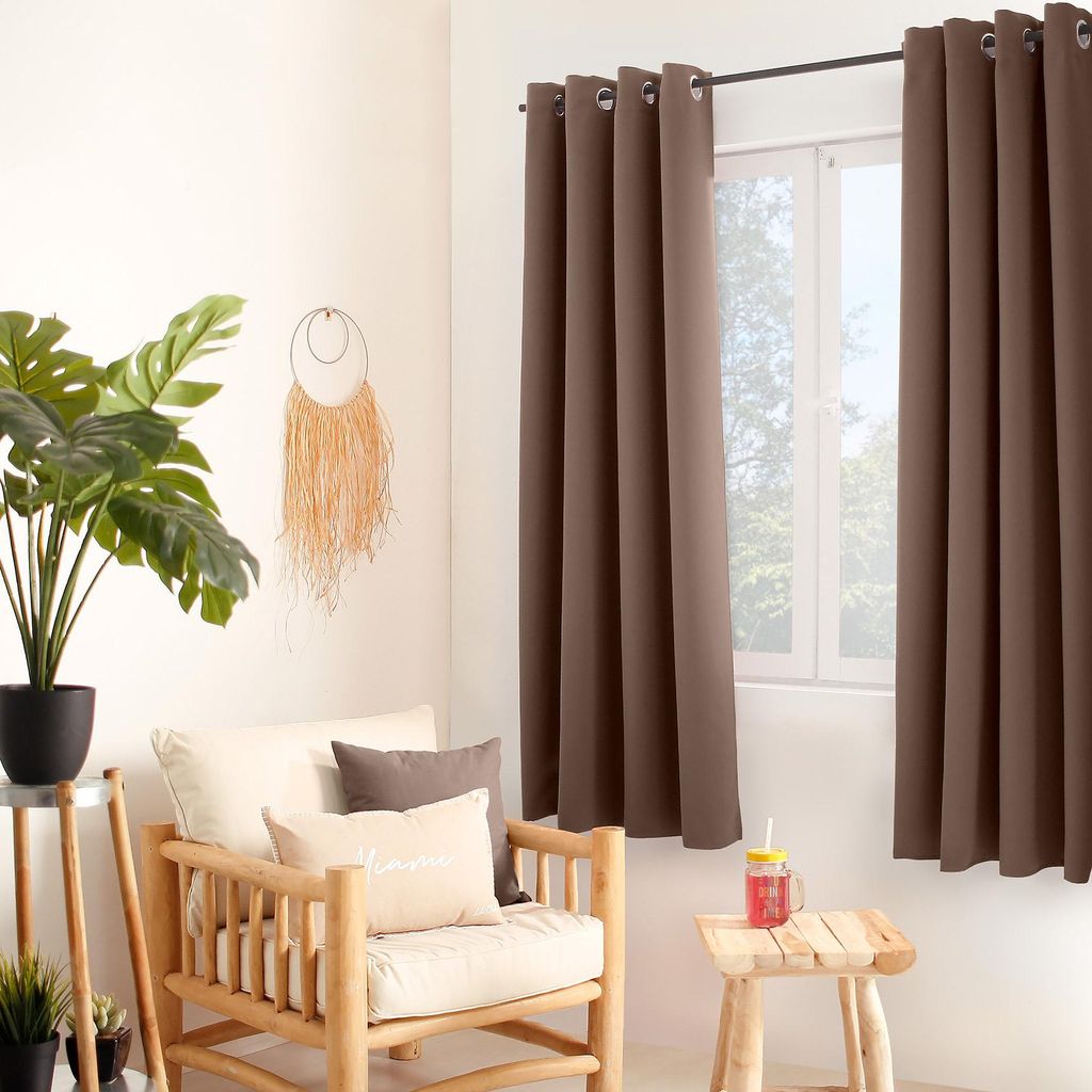 Einfarbiger Verdunkelungsvorhang mit 8 Ösen