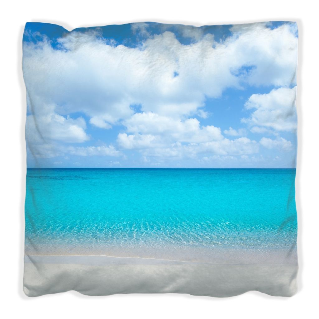 Wallario Premium Kissen, weiche Oberfläche, mit Motiv Sandstrand und blaues Meer, Größe: 60 x 60 cm, mit weißer Rückseite