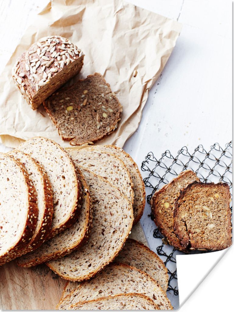 MuchoWow Poster Verschiedene Brotsorten auf weißem Hintergrund 30x40 cm - Wandplakat - Poster Kinderzimmer