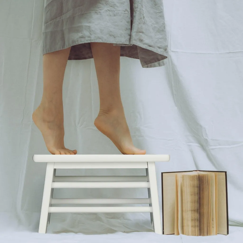 Petit repose-pieds blanc en bambou - Mobilier durable et polyvalent - 2
