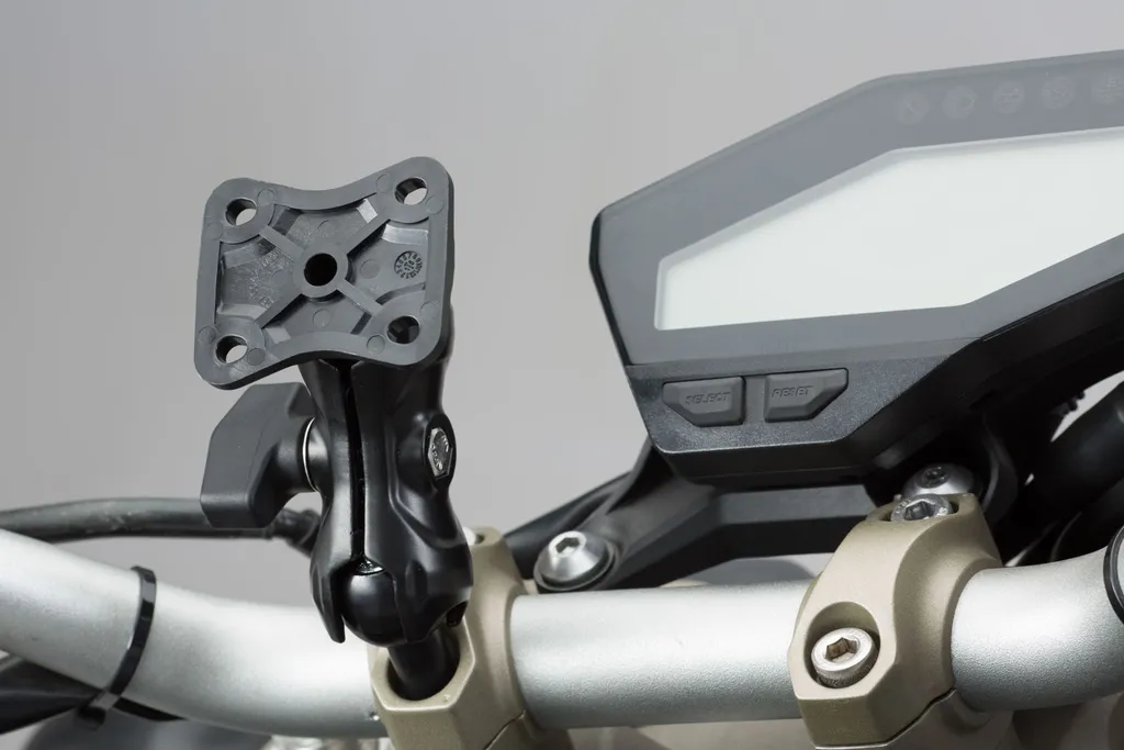 Fixation GPS moto anti-vibrations sur vis M8 avec boule et bras court