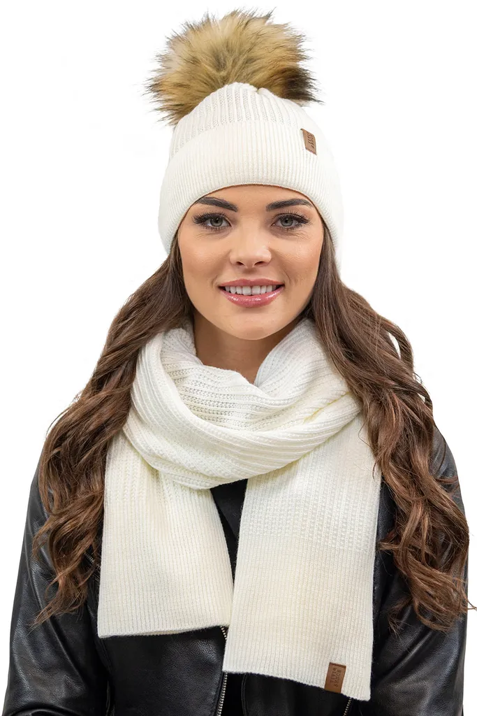 Berretto Invernale Vivisence Pompon Ecru: Comfort e Fashion 2026