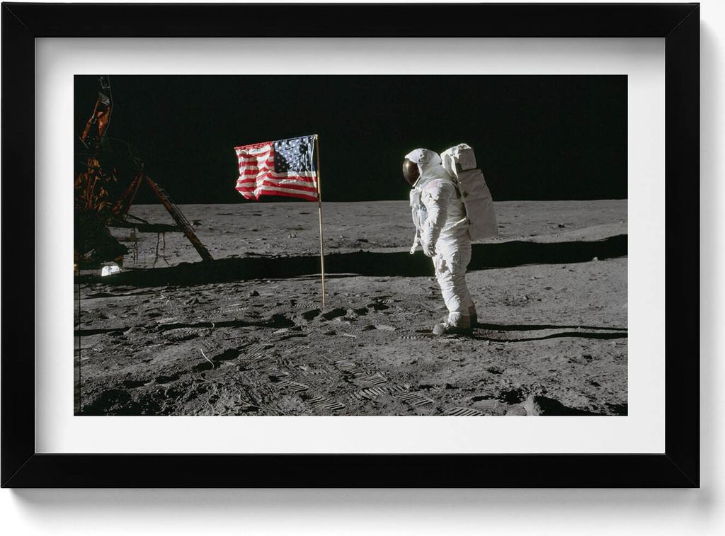 Mondlandung - NASA-Foto– Wandbild mit Rahmen – Gerahmtes Bild – Wanddekoration – 30x20 cm – Schwarz Rahmen