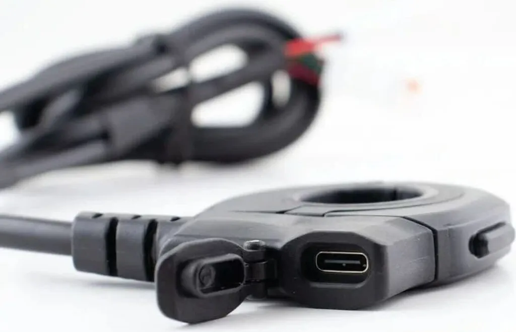 Commande de Guidon Koso Multifonction et Prise de Charge USB-C rapide - 8