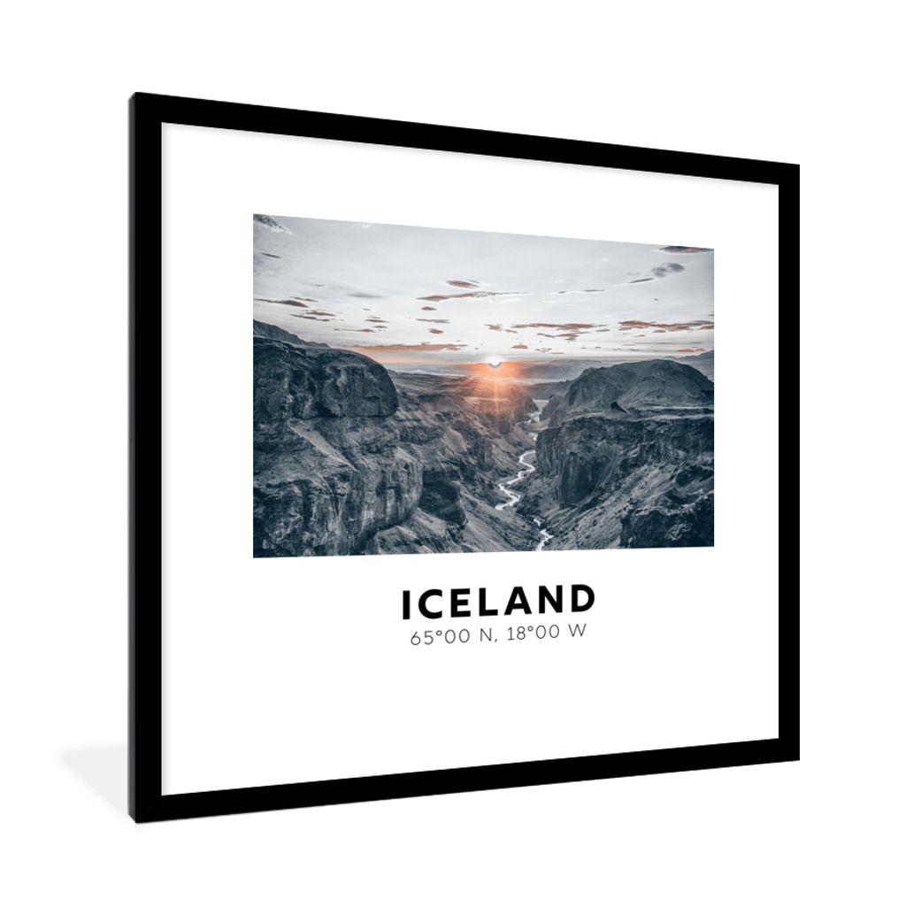 MuchoWow® Gerahmtes Poster Island - Berge - Wasser - Sonne Produktbild 