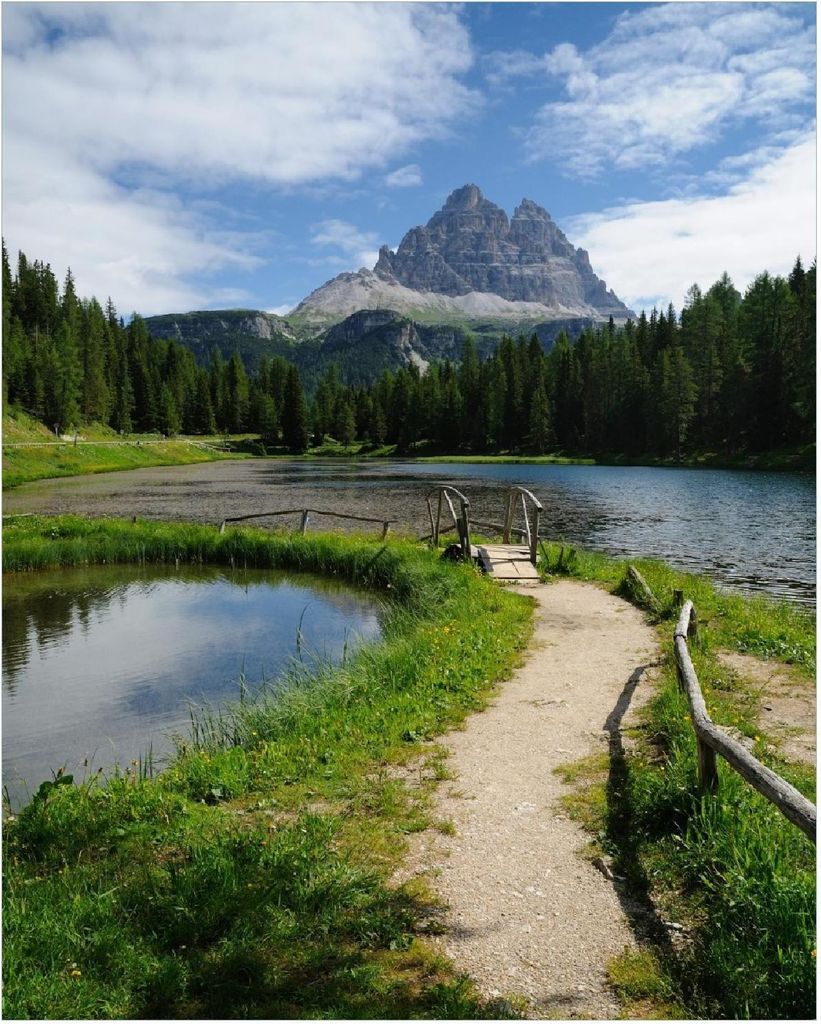 Wallario Poster - See in Berglandschaft, Kunstdruck Größe: Produktbild 