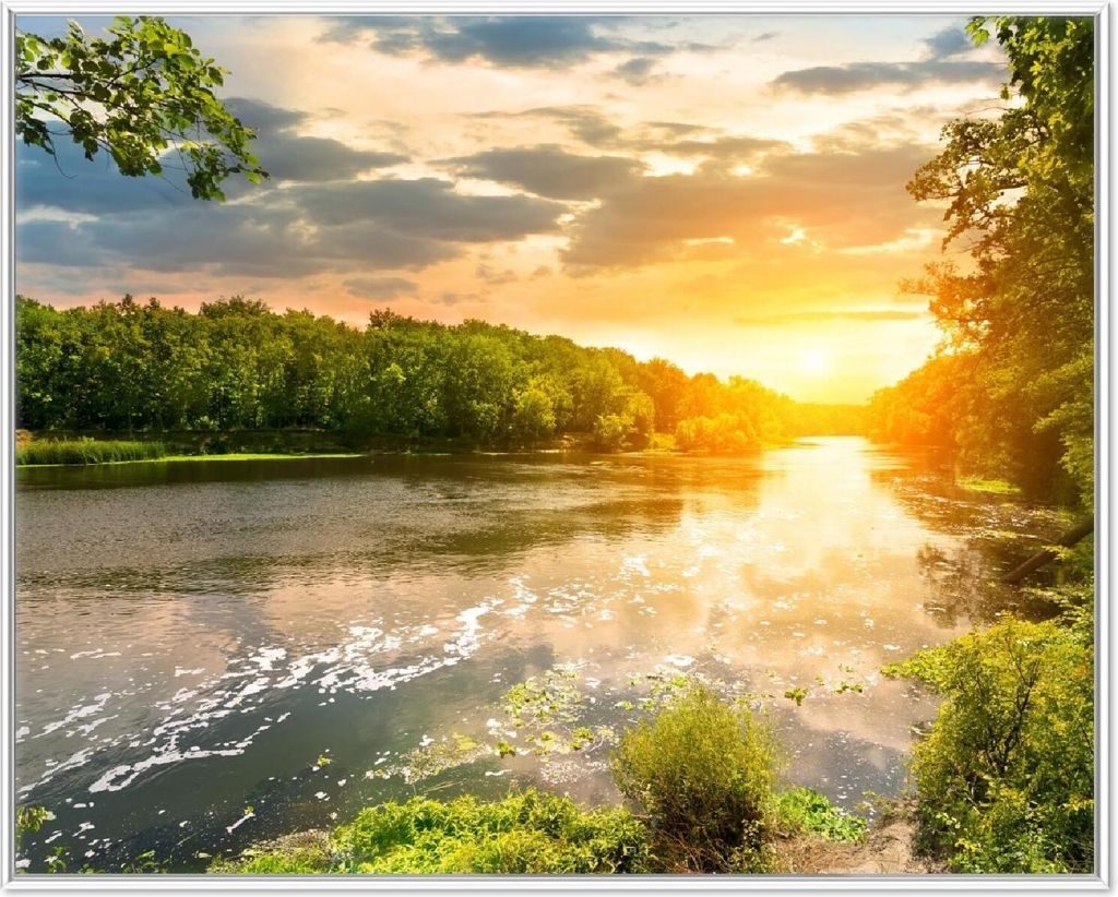 Wallario Wandbild Sonnenuntergang am Fluss in grüner Umgebung, Größe: 40,30 x 50,30 cm, Poster mit weißem Aluminiumrahmen