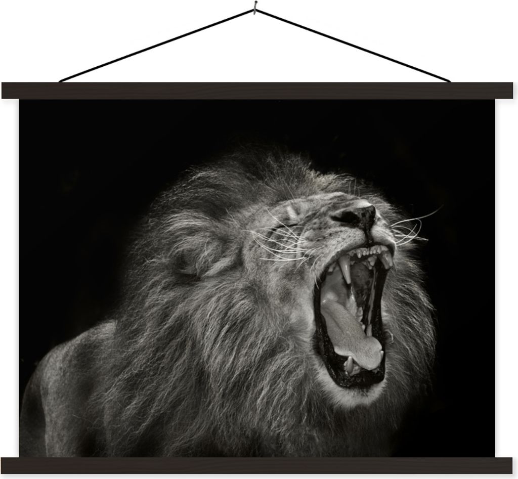 MuchoWow Textilposter Löwe - Wild - Jagd 150x113 cm mit schwarzem Rahmen - Wohnzimmer
