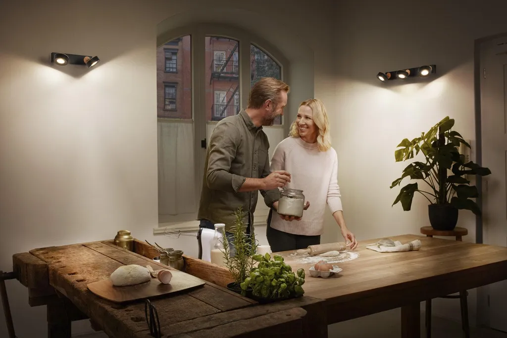 Spot Intérieur LED Noir Orientable PLUTO pour un Éclairage de Salon