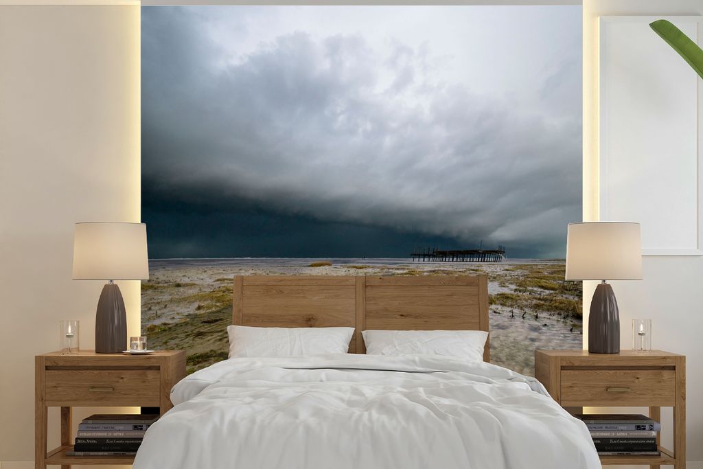 MuchoWow Fototapete für Wohnzimmer oder Schlafzimmer Wandtapete Vinyl Motivtapete Blick auf den Strand von Schiermonnikoog kurz vor einem Gewitt...