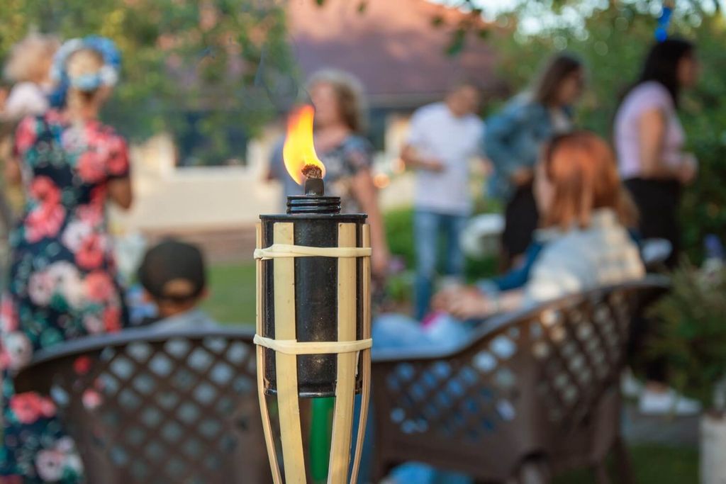 Set aus 3 Feuerfackeln aus Bambus. Einfach in den Boden stecken und genießen