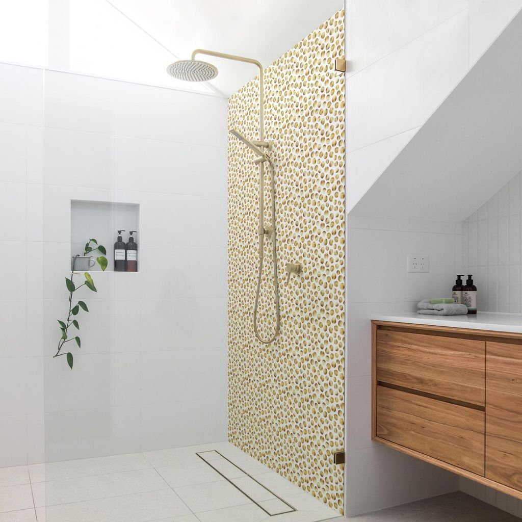 Duschrückwand Muster selbstklebend - 0.61 mm Wandpaneel wasserfest Punkte gold Badrückwand fugenlos Premium matt 110x210 cm