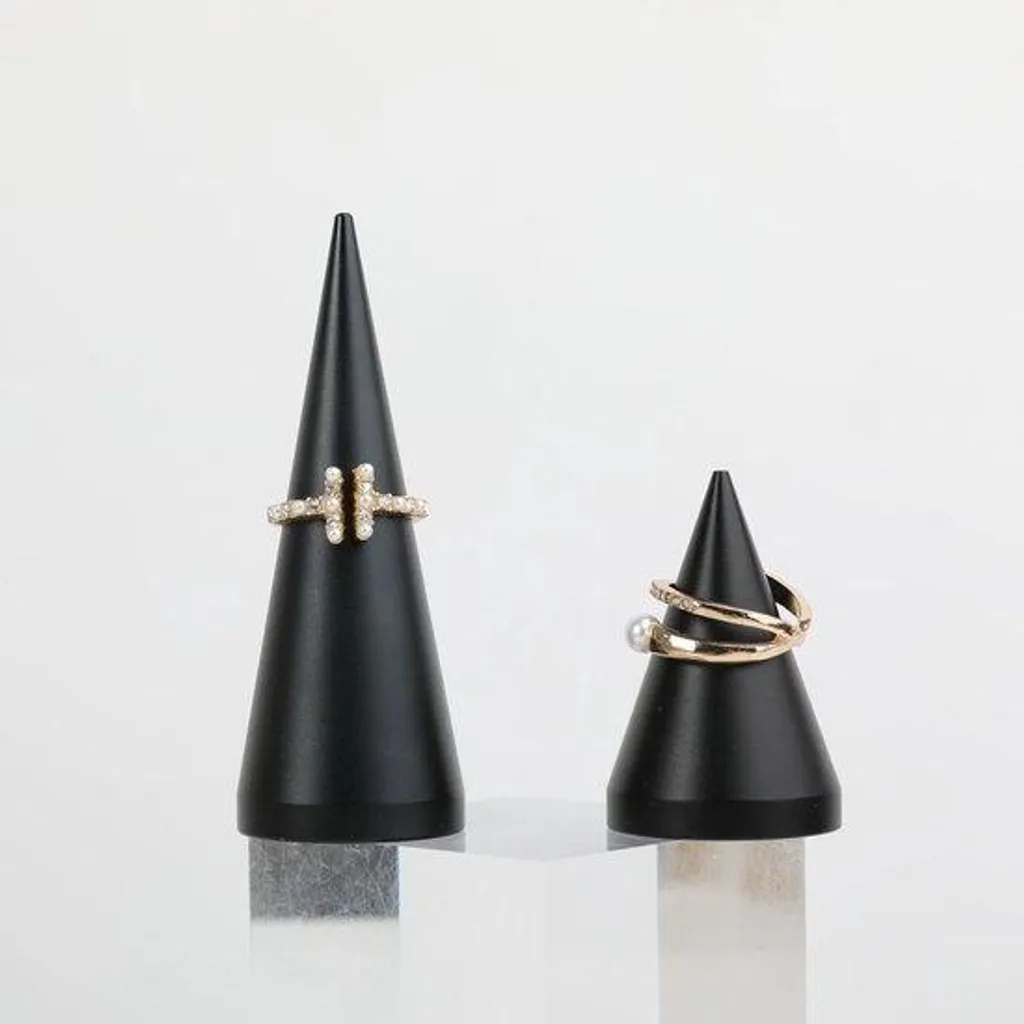 Support à bagues noir : évitez de perdre vos bijoux sur votre table