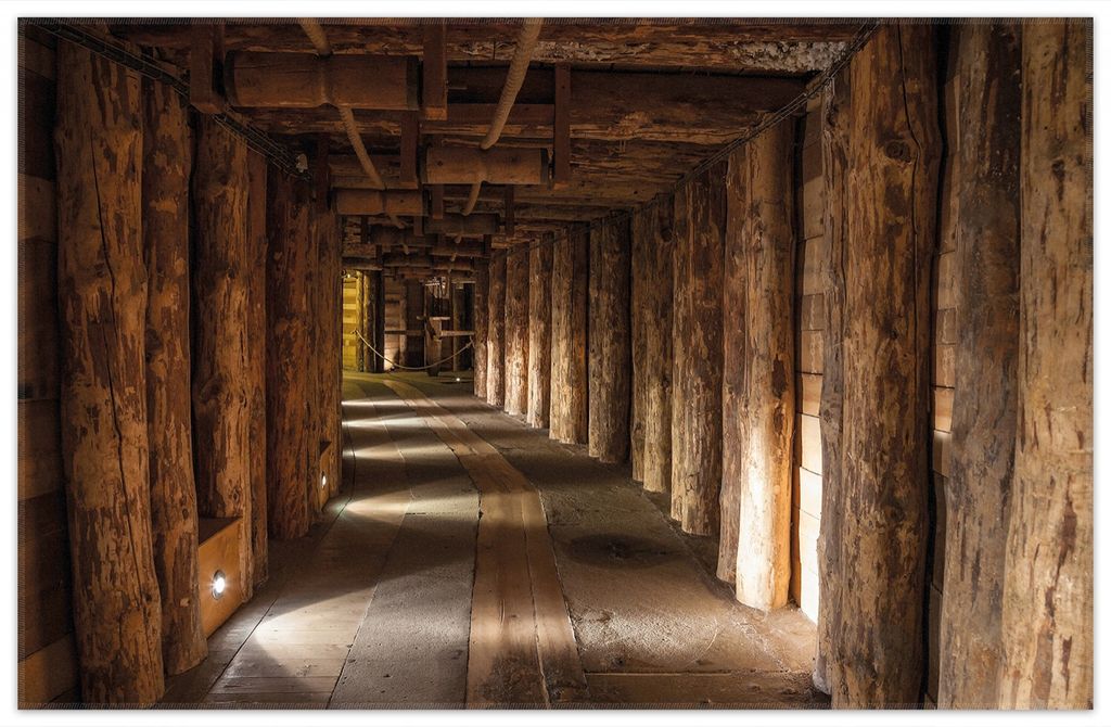 Wallario Premium Teppich, Größe 90 x 140 cm, Alter Tunnel in einer Salzmine in Polen
