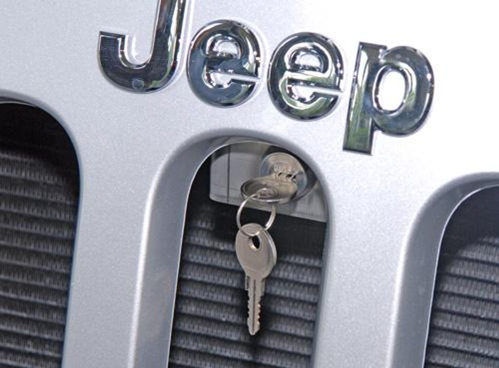 Zamek maski silnika ze stali nierdzewnej Jeep Wrangler JK Zdjęcie produktu 