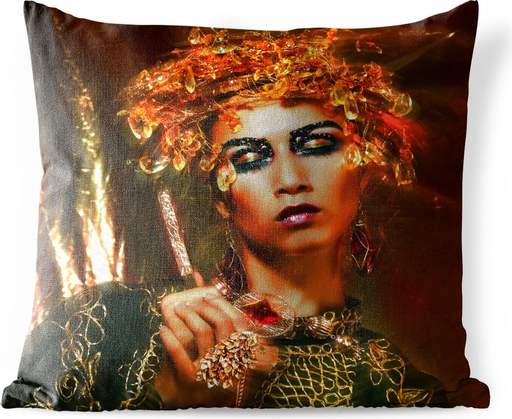 MuchoWow Outdoor Kissen - Frau - Schmuck - Lidschatten - 45x45 cm - Wetterfest - Lounge Kissen - Fotokissen - Dekoratives Kissen