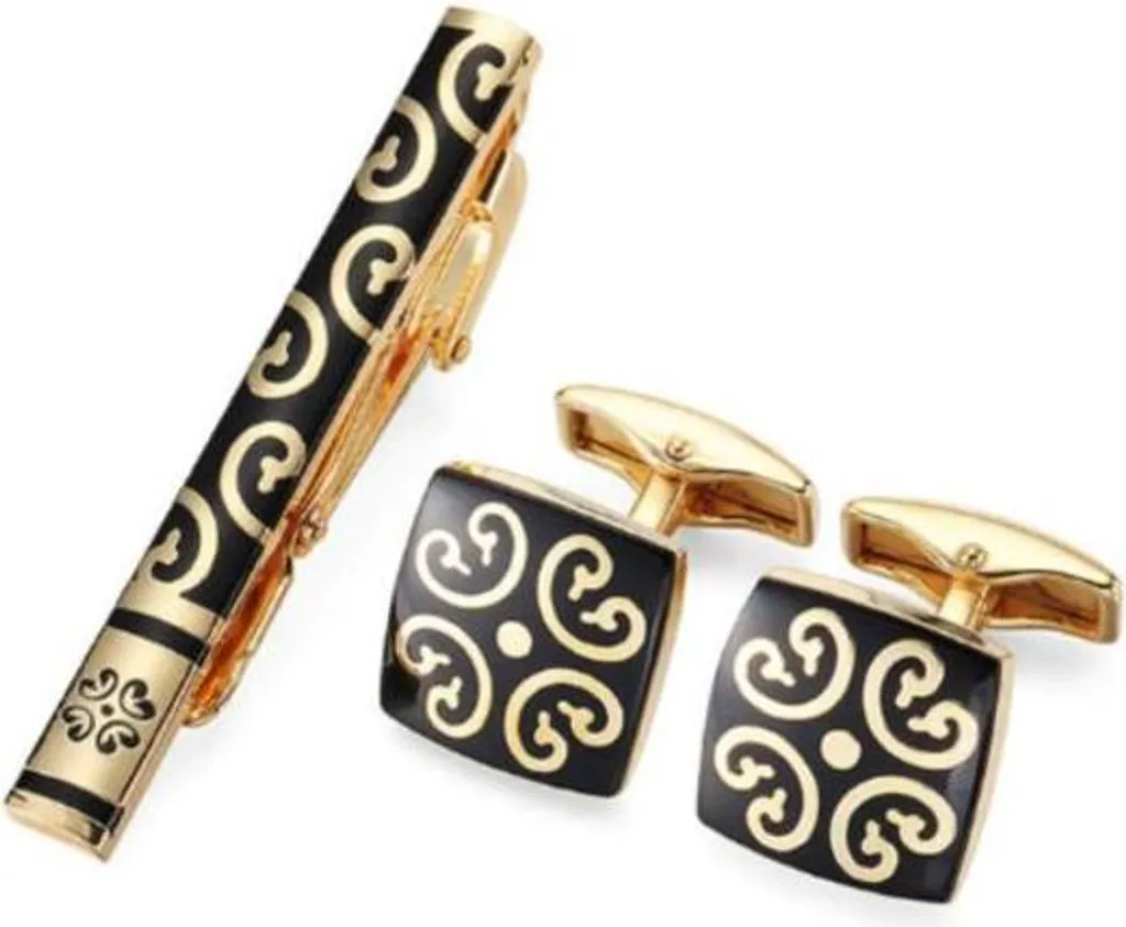 Boutons de manchette à motif doré avec fermoir pour costume de marié