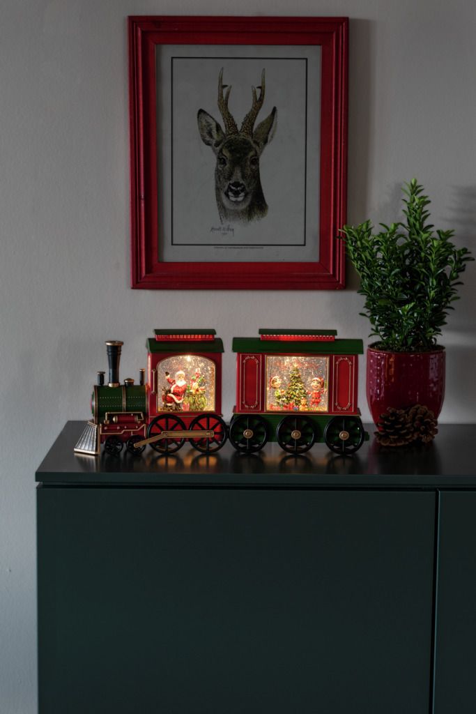 Konstsmide LED Wasserlaterne Weihnachtsmann mit Hund, weiß, wassergefüllt, 5h Timer, warm weiße