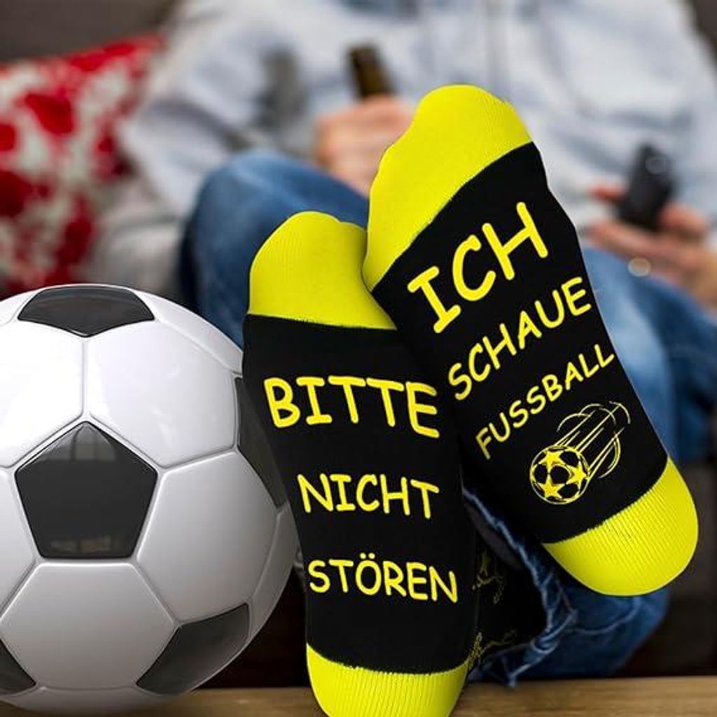 Lustige Socken „Bitte nicht stören – Ich schaue Fußball“ | Produktbild 