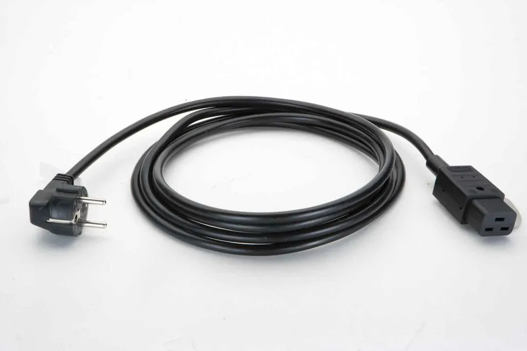 Cordon secteur IEC C13 Bachmann 2m pour PC et moniteur informatique