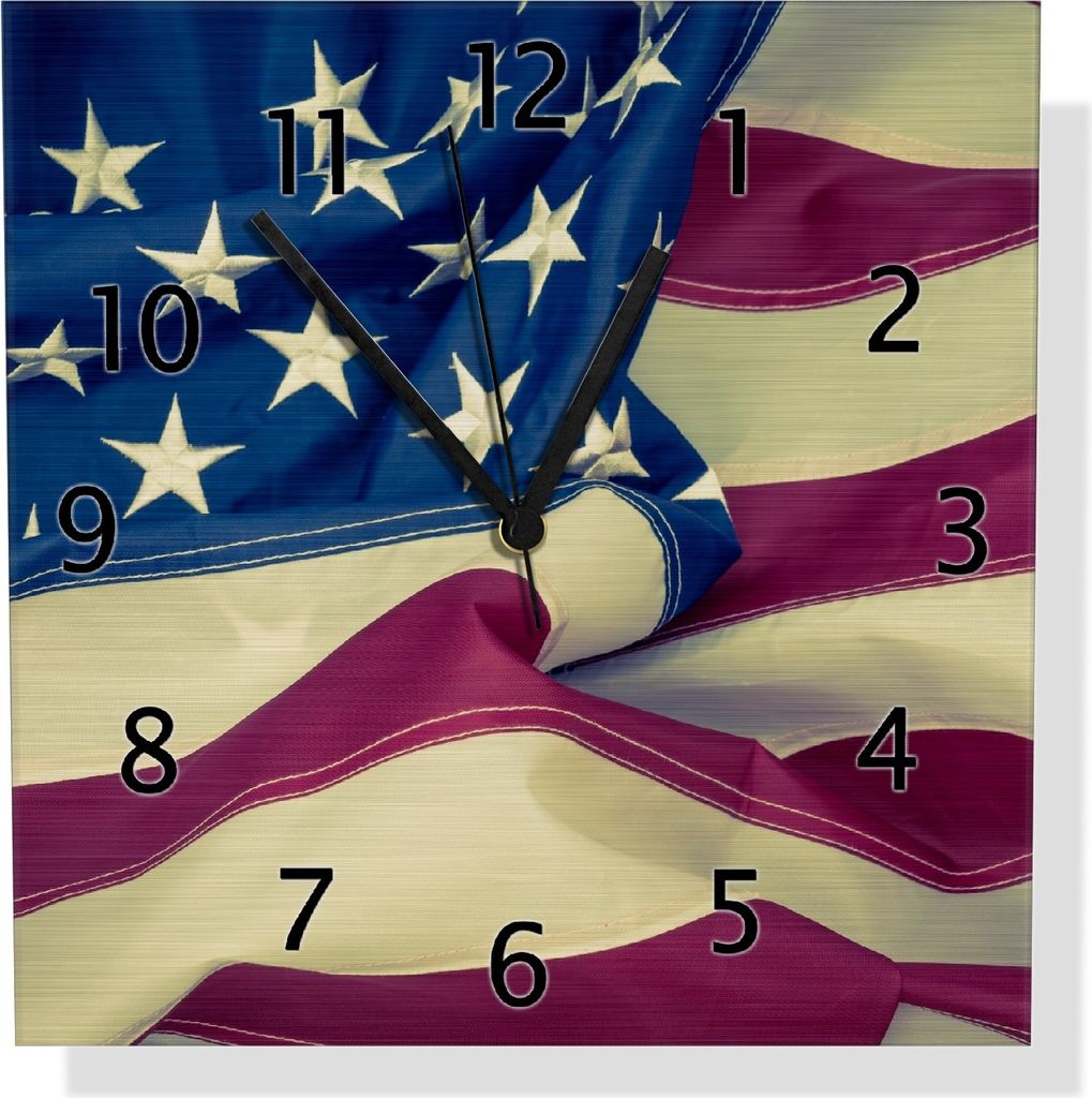 Wallario Design Wanduhr Amerikanische Flagge im Wind aus Aluverbund, Größe 30 x 30 cm