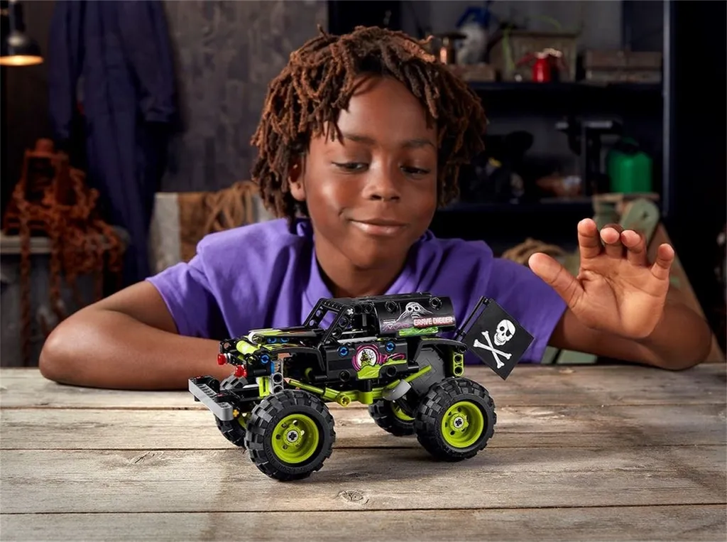 Camion à rétrofriction LEGO 42118 Grave Digger 2-en-1, Set Technic 7 ans