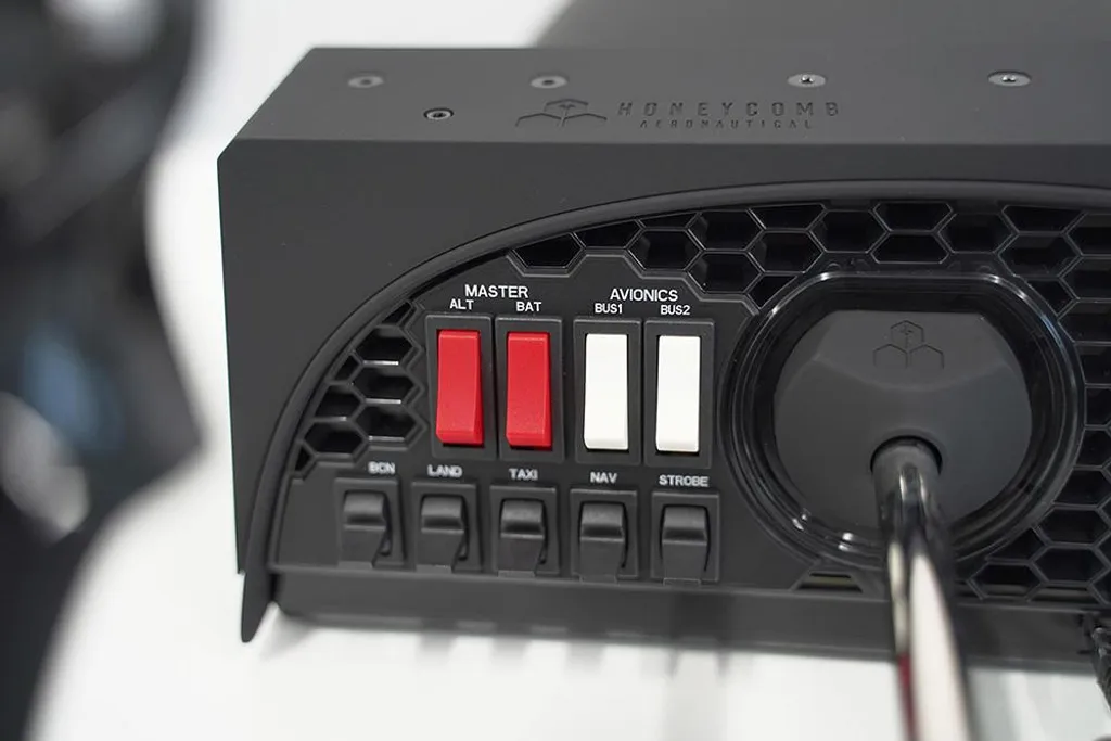 Joug de simulation Honeycomb Alpha Flight Controls avec panneau switch - 11