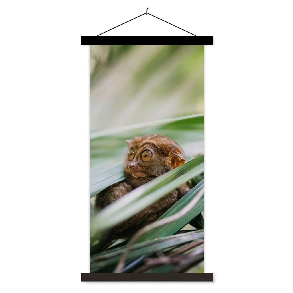 MuchoWow Textilposter Philippinisches Geistertier inmitten der Blätter 40x80 cm mit schwarzem Rahmen - Wandemalerei