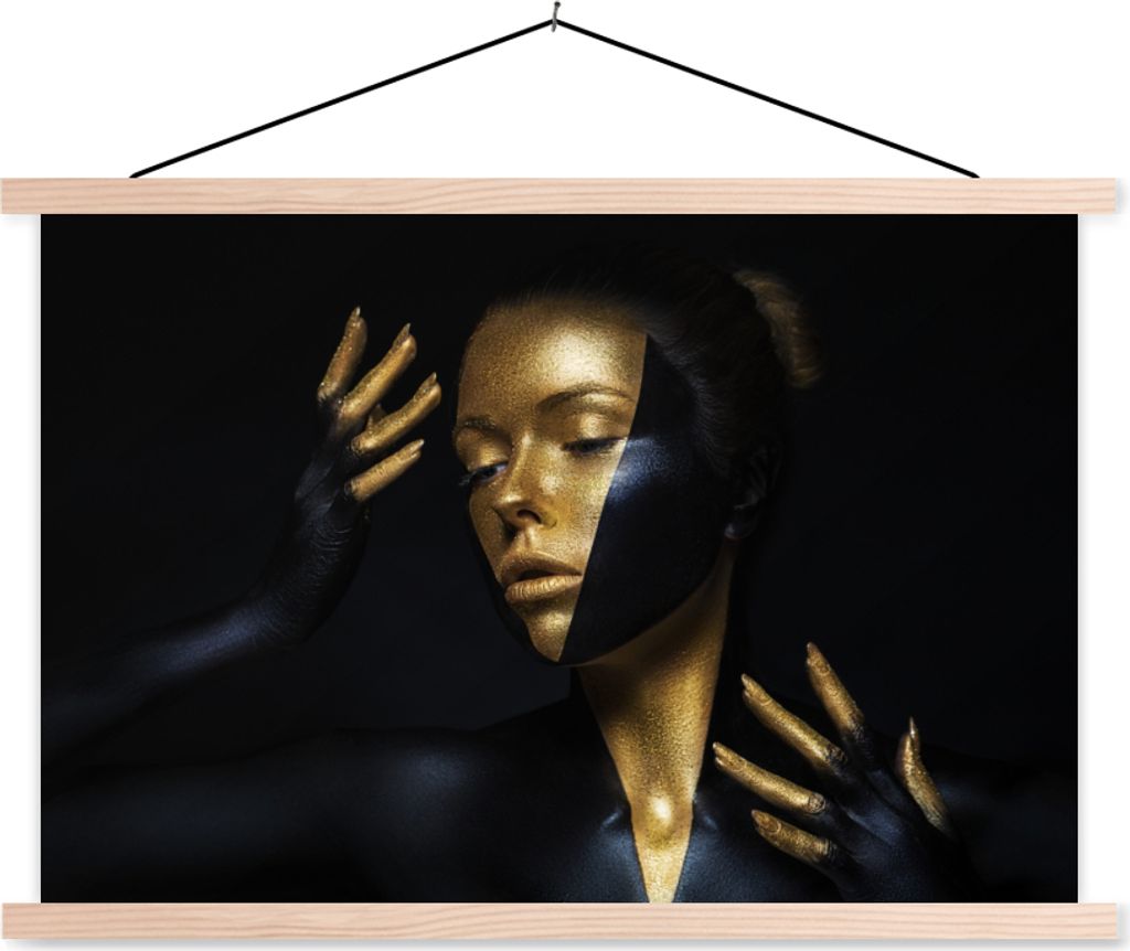 MuchoWow Textilposter Make-up - Kunst - Frau - Luxus - Gold 60x40 cm mit holzfarbenen Rahmen - Bilder