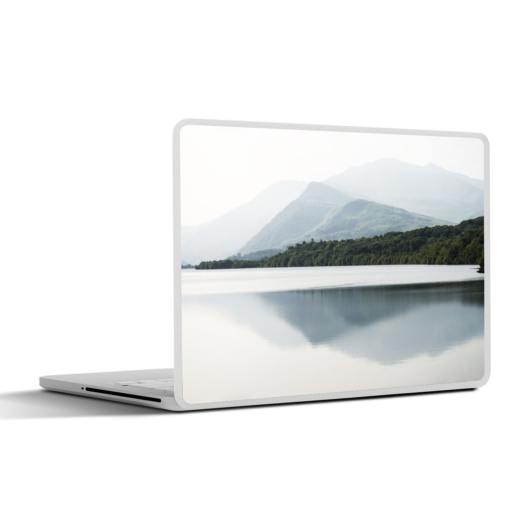 MuchoWow Laptop Aufkleber Sticker Cover Neblige Berge am See im Snowdonia National Park 31x22.5 cm - Laptop-Deko