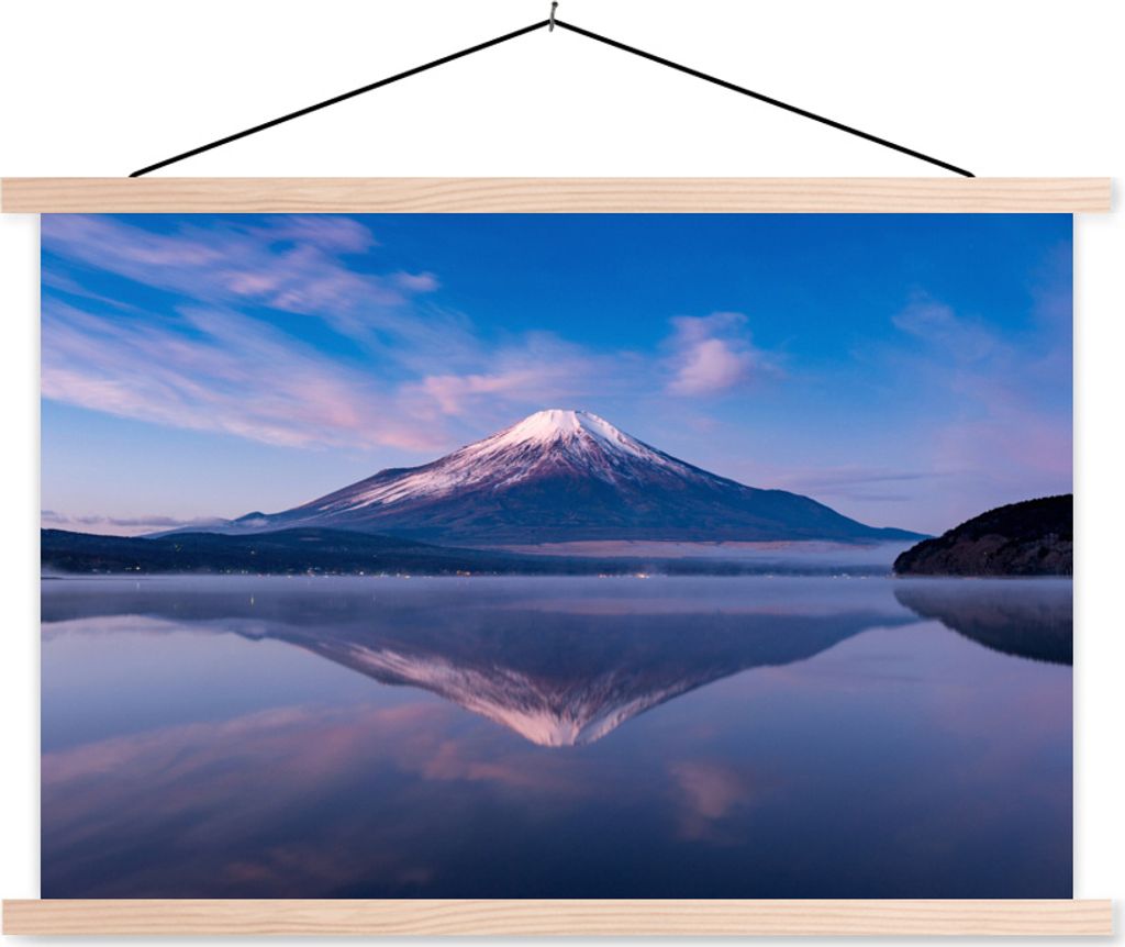 MuchoWow Textilposter Spiegelung des Fuji-Vulkans in Japan im Wasser 120x80 cm mit holzfarbenen Rahmen - Aufhängeset