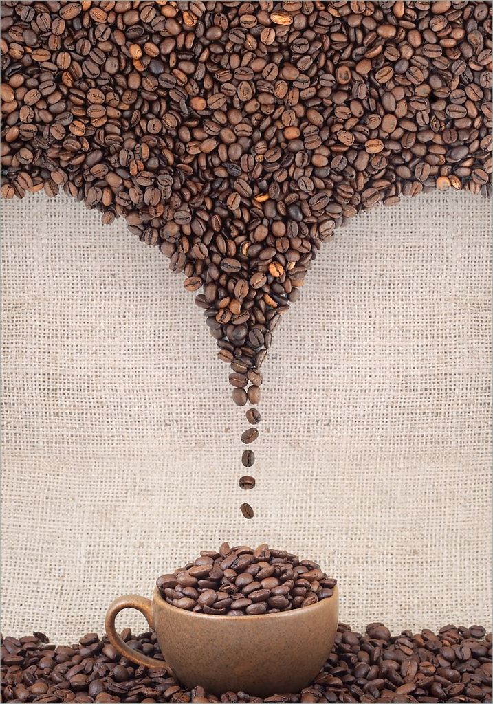 Wallario Poster - Tasse mit Kaffeebohnen - Kaffeedesign, Kunstdruck Größe: 70 x 100 cm