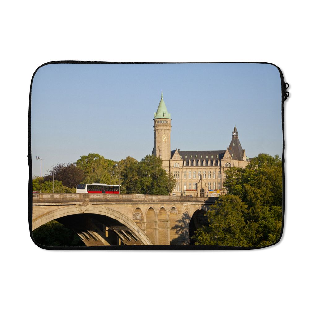 MuchoWow Laptop Hülle 13 Zoll Ein Schloss in Luxemburg unter blauem Himmel Laptoptasche - Laptophülle - Sleeve - Rundumschutz