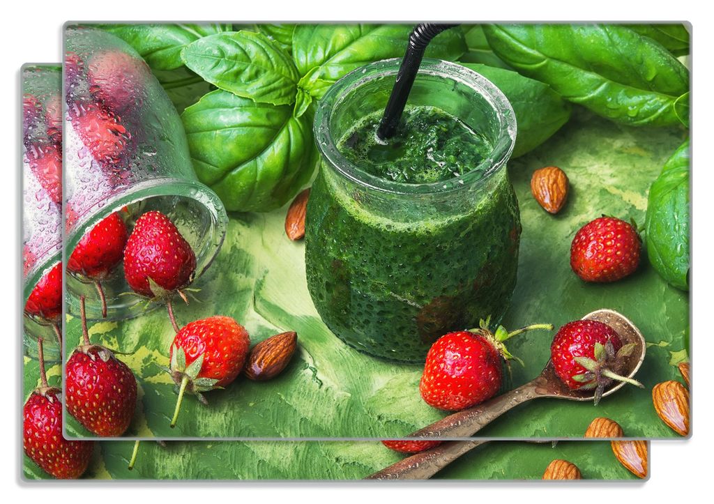 Wallario Frühstücksbrettchen 2er Set aus Glas, je 20 x 30 cm, mit rutschfesten Füßen, Motiv Grüner Smoothie mit Erdbeeren