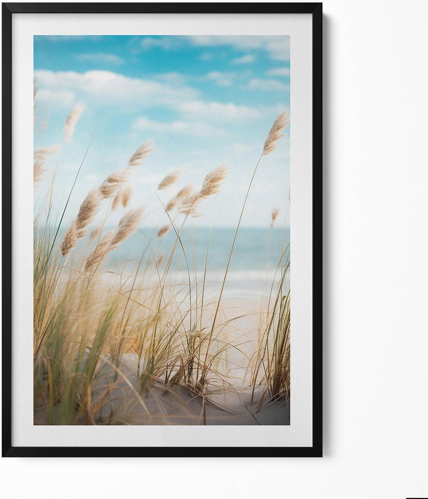 Landschaft aus Strandgräsern und Meer im Boho-Stil– Wandbild mit Rahmen – Gerahmtes Bild – Wanddekoration – 70x100 cm – Schwarz Rahmen