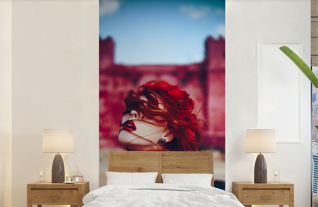 MuchoWow Fototapete für Wohnzimmer oder Schlafzimmer Wandtapete Vinyl Motivtapete Schloss - Rot - Frau - Porträt - 120x240 cm - Hintergrundbild