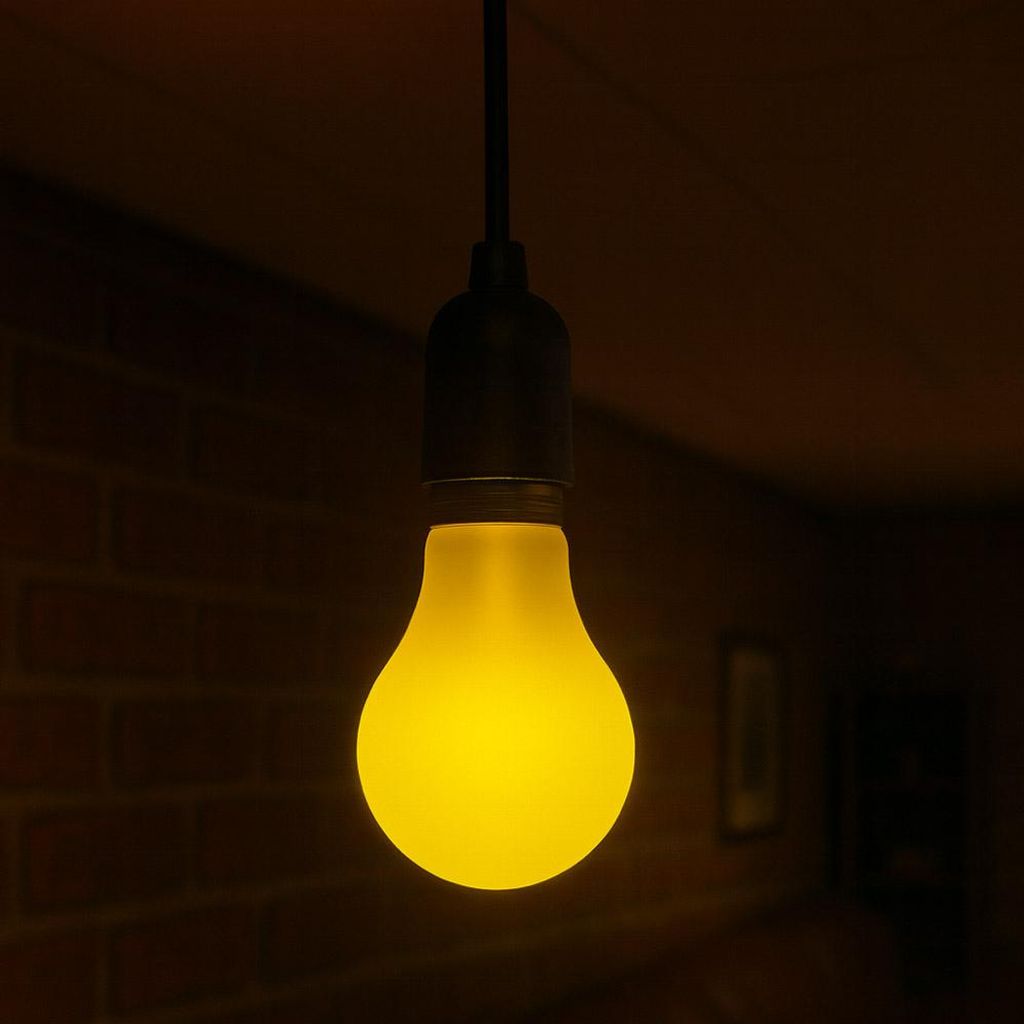 LED Leuchtmittel Birnenform 3W = 25W E27 GELB Innen- & Produktbild 