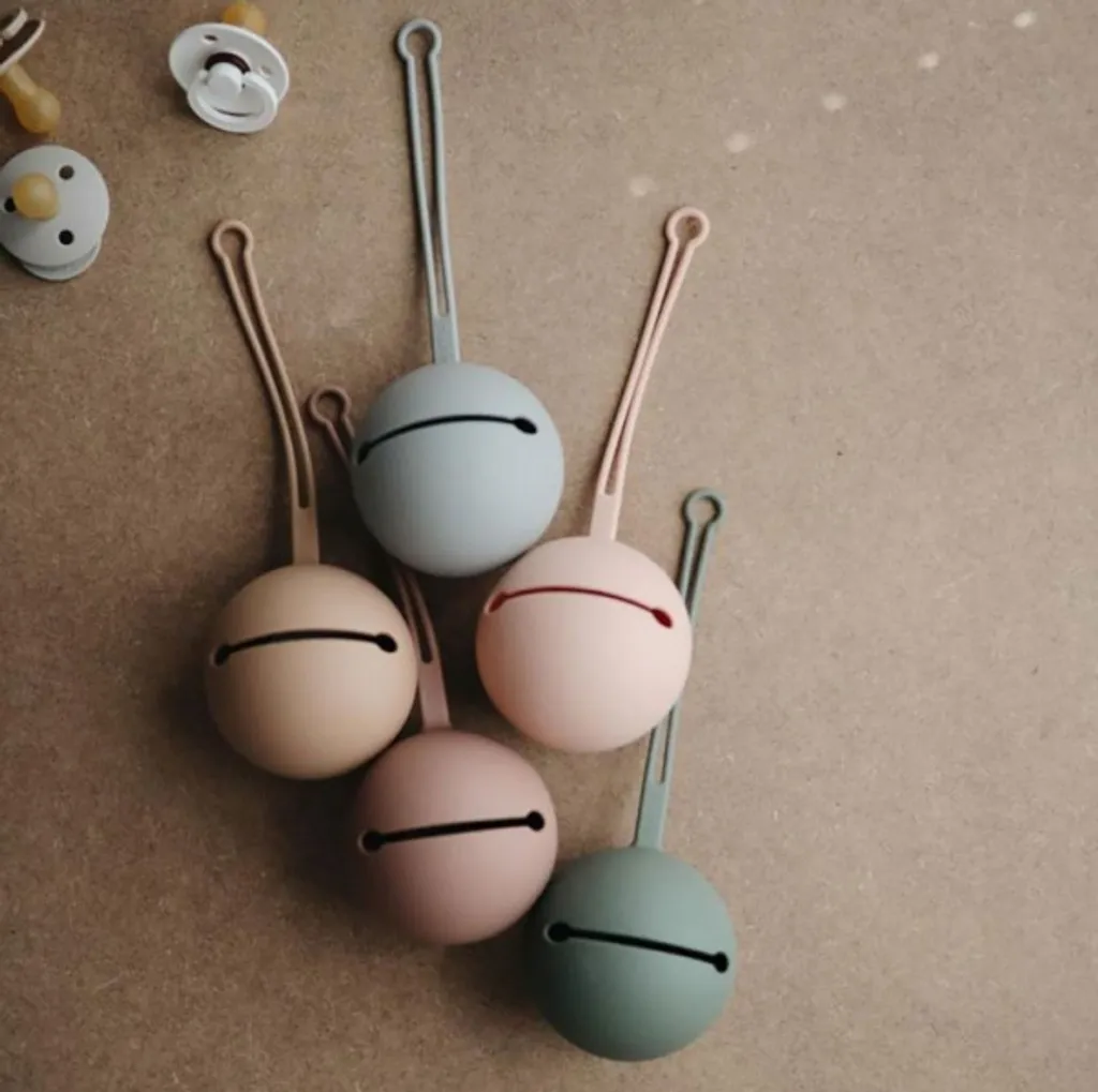 Étui à sucette Mushie Silicone Pacifier Case Khaki pour bébé - 12