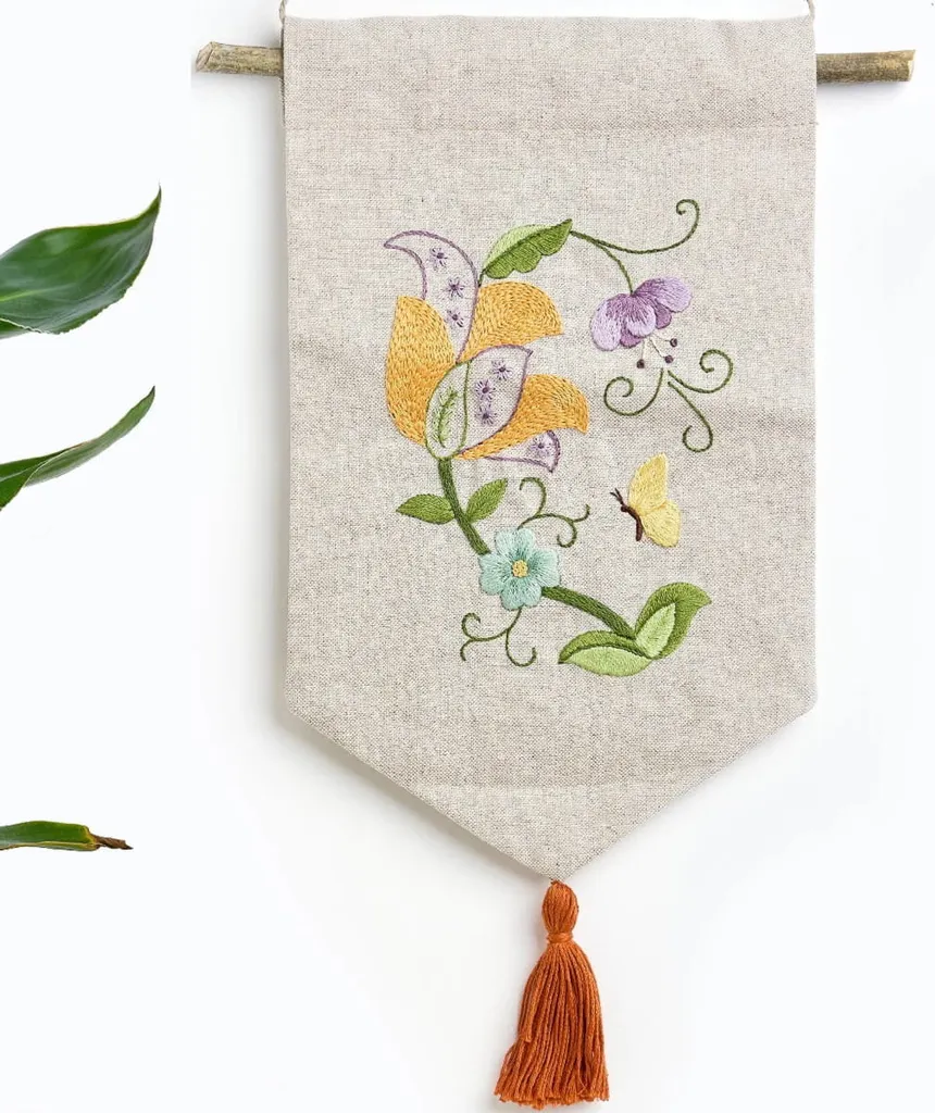 Réussir sa broderie sur lin facilement avec le kit fleurs Anchor pré-imprimé