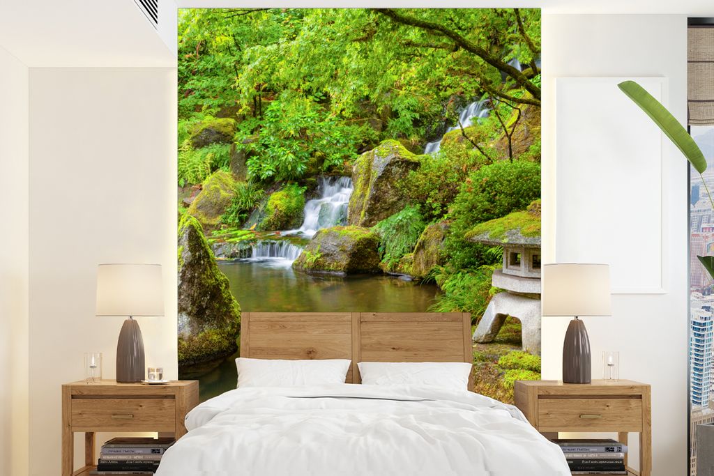 MuchoWow Fototapete für Wohnzimmer oder Schlafzimmer Wandtapete Vinyl Motivtapete Wasserfall - Koi - Japanische Laterne - Moos - Wasser - 160x22...