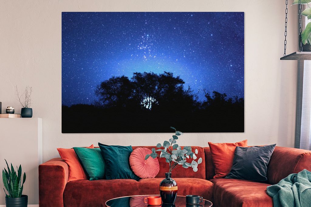 OneMillionCanvasses - Leinwandbilder - 150x100 cm, Glühwürmchen über einem dunklen Wald am dunkelblauen Himmel, Wandbilder Kunstdruck Wanddeko...
