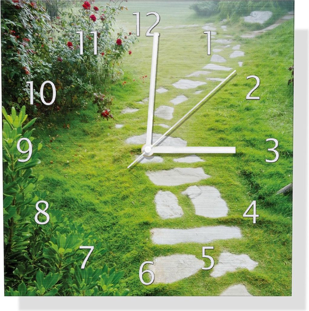 Wallario Design Wanduhr Steinweg im Grünen aus Aluverbund, Größe 30 x 30 cm