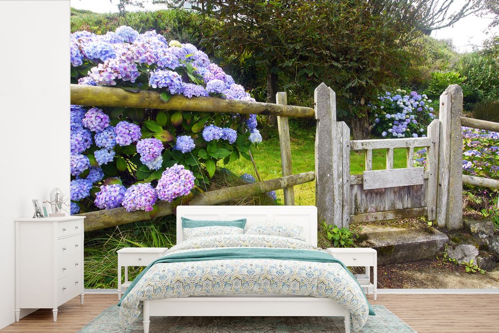 MuchoWow Fototapete für Wohnzimmer oder Schlafzimmer Wandtapete Vinyl Motivtapete Cottage-Garten mit Hortensien - 420x280 cm - Zimmer für Kinder