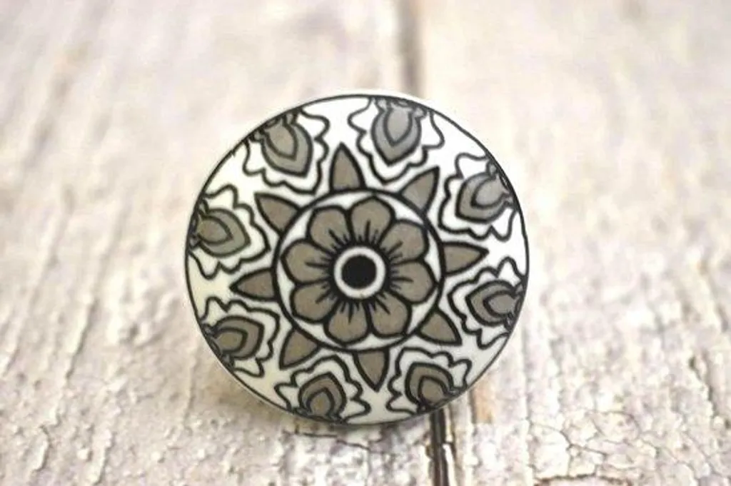 Boutons de placard en céramique gris et blanc pour relooking cuisine