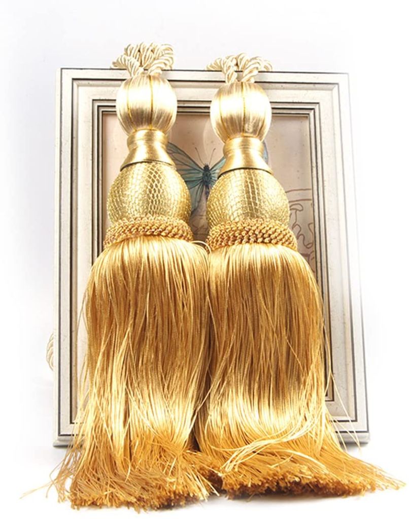 Goldene Kordel mit Quasten um Vorhang am … – Bild kaufen