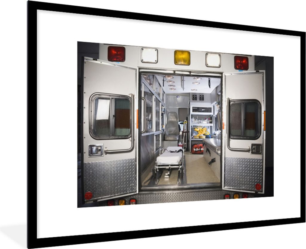 MuchoWow Gerahmtes Poster Krankenwagen mit offenen Türen 90x60 cm - Poster mit Schwarzem Bilderrahmen Wandposter Rahmen Foto Bilder - Wanddekora...